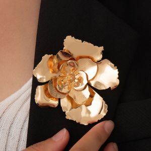 Fashion Gold Metal Three-dimensional Flower Brooch