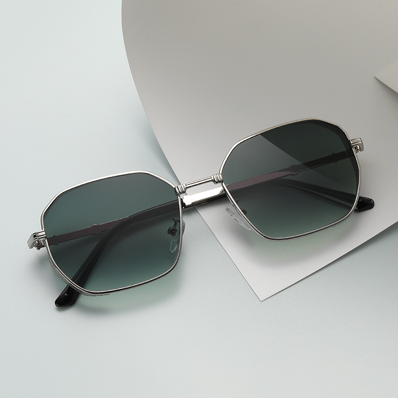 Fashion Black And White Flat Polygonal Metal Bezel Sunglasses