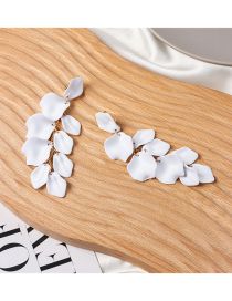 Fashion White Acrylic Spray Paint Petals Flowing Sprinter Earrings
